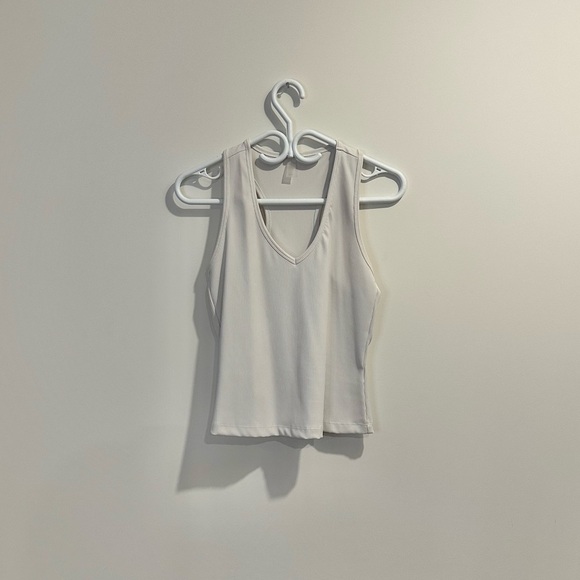 Reitmans Hyba | Ribbed Fitted Tank with V Neckline white womens medium - Picture 3 of 8
